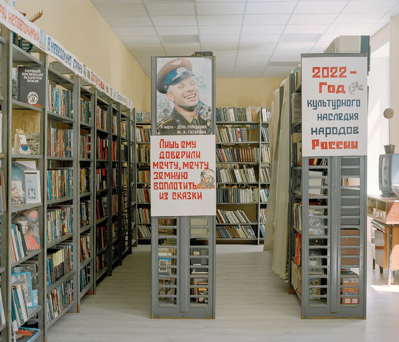 © Ksenia Inverse - Image from the Behind The Bookshelves photography project