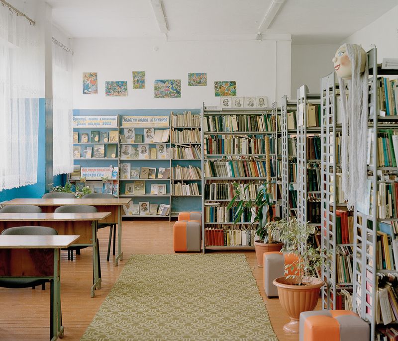 © Ksenia Inverse - Image from the Behind The Bookshelves photography project