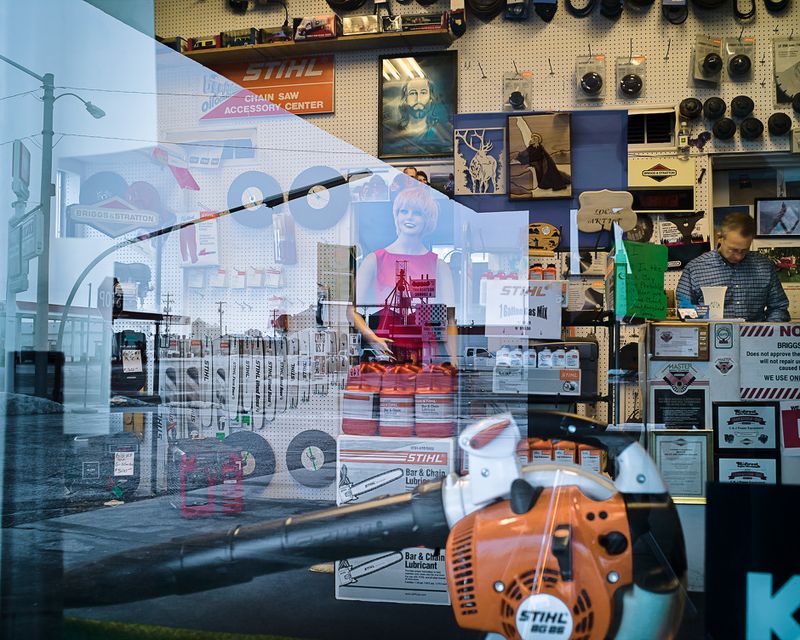 © Steve Davis - Image from the As American Falls photography project