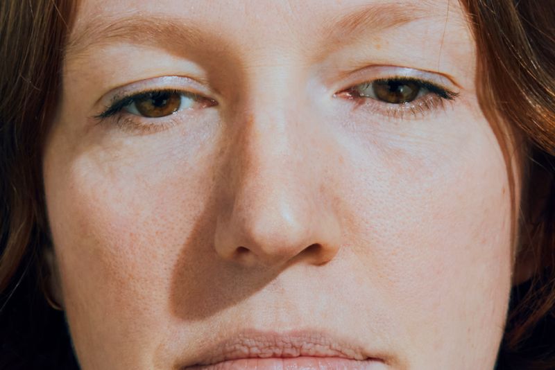 © Margaux Roy - A retoucher's face at work