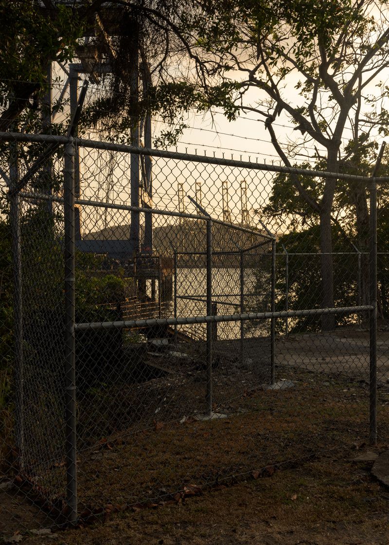 © Tova Katzman - After the Panama Port Authority stalled a fence, 2020