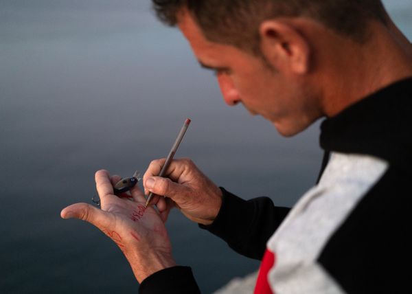 © Tova Katzman - Heri writing his name on his hand - 2023
