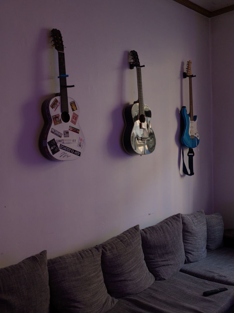 © Katharina Kemme - In the meantime, Jaydon has moved out of home completely and has made his grandma's guest room into his own.