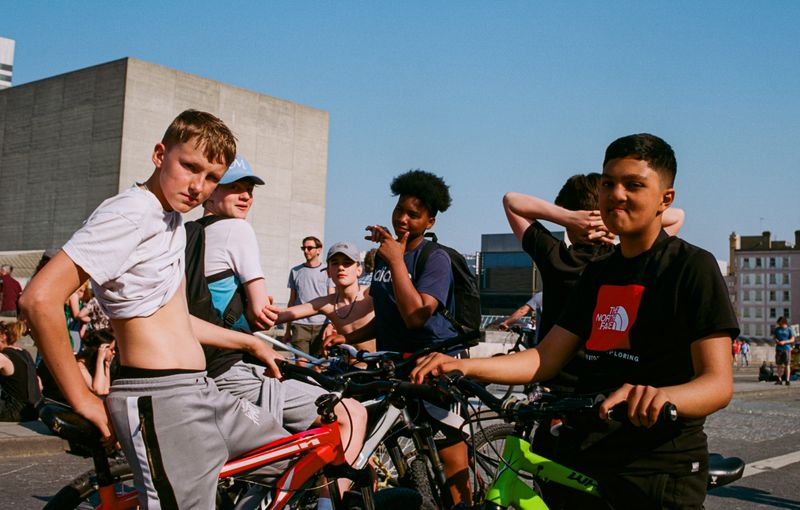 © Zora Kuettner - Boys on the bridge
