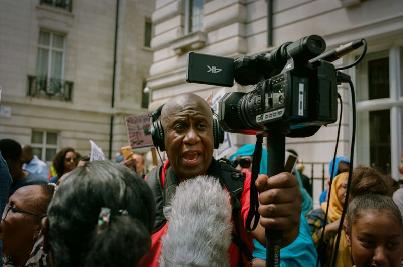 © Zora Kuettner - When mainstream media fails, be it all.