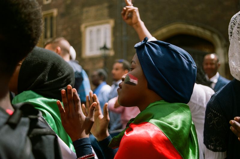 © Zora Kuettner - Girls of the revolution OO