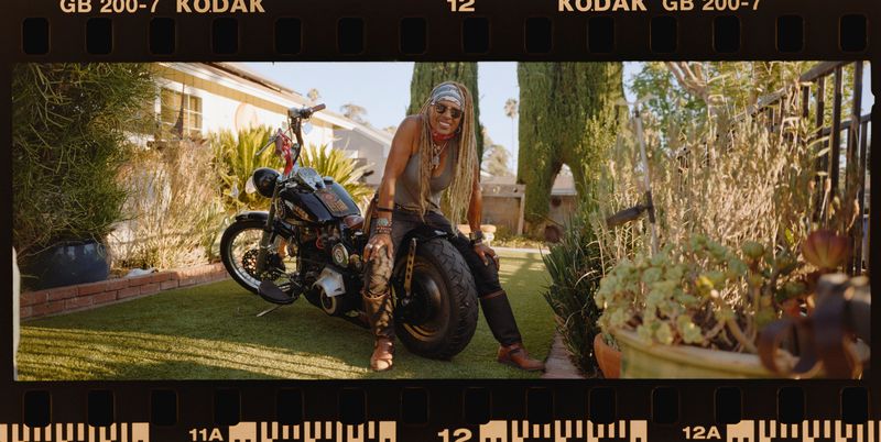 © Camila de Ilhéus - Gevin at her home