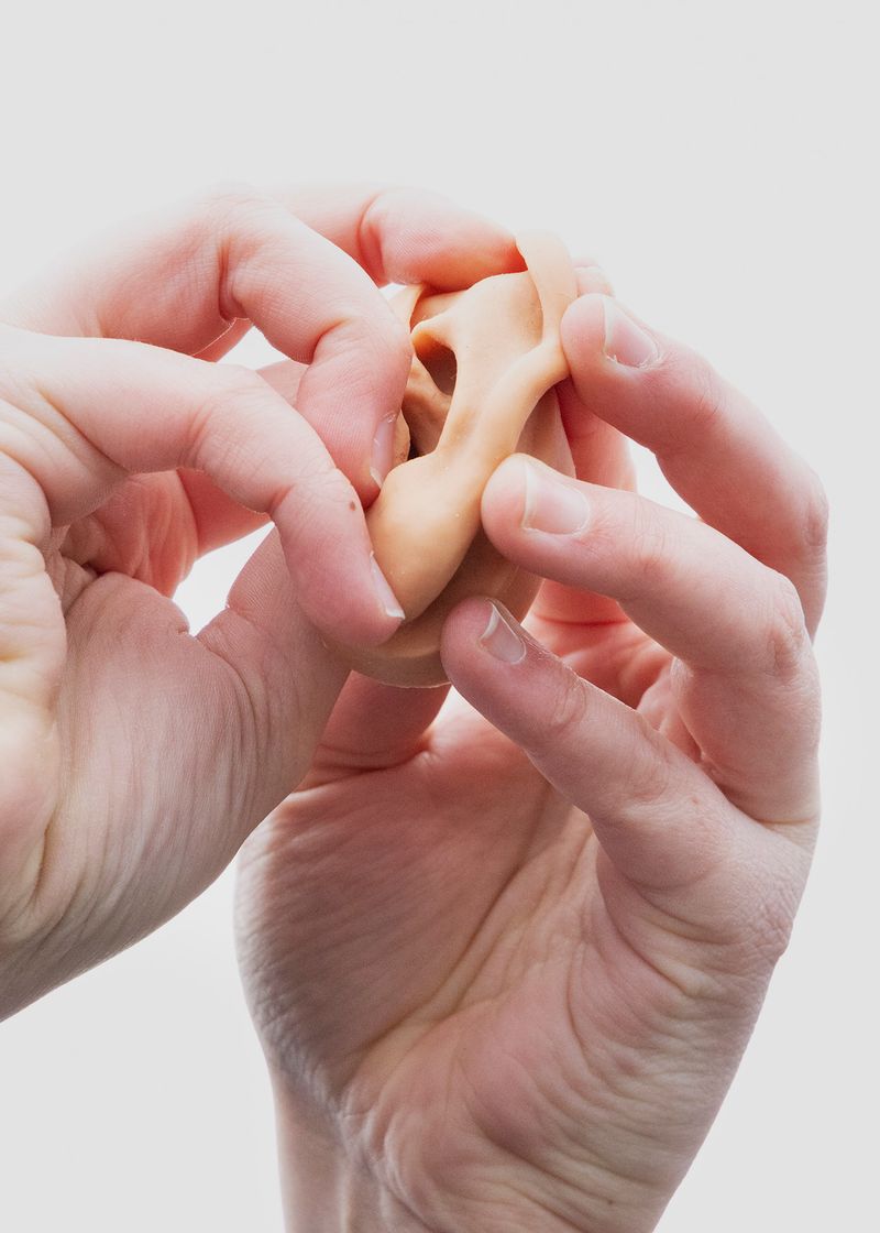 © Aude Mayer - Image from the Le bruit que nous faisons assis là, sans qu'aucun de nous ne bouge photography project