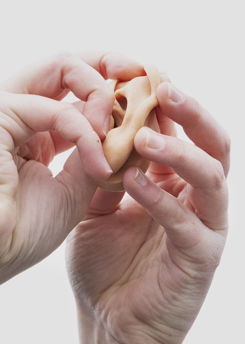 © Aude Mayer - Image from the Le bruit que nous faisons assis là, sans qu'aucun de nous ne bouge photography project