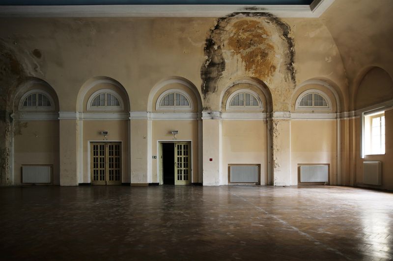 © Francesca Pompei - Francesca Pompei-The old theater-Waiting for the show