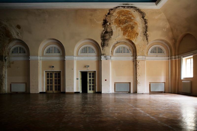 © Francesca Pompei - Francesca Pompei-The old theater-Waiting for the show