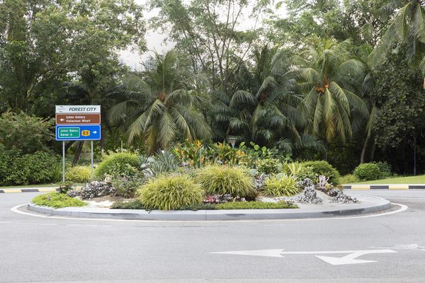 © Francesca Pompei - Traffic roundabout at the entrance of the city.