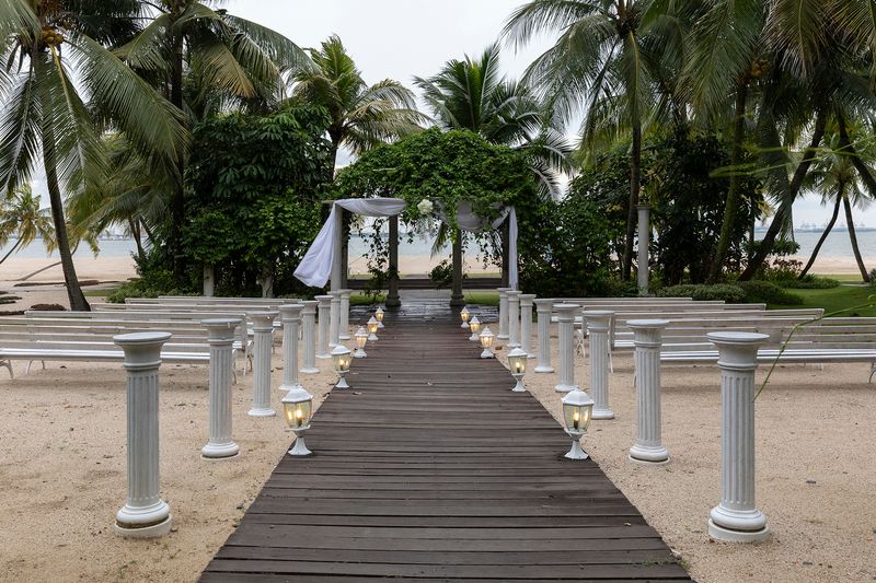 © Francesca Pompei - What remains of the setting of a past wedding celebrated in a pavilion along the beach.