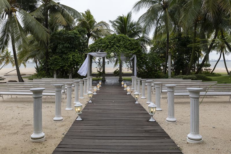 © Francesca Pompei - What remains of the setting of a past wedding celebrated in a pavilion along the beach.