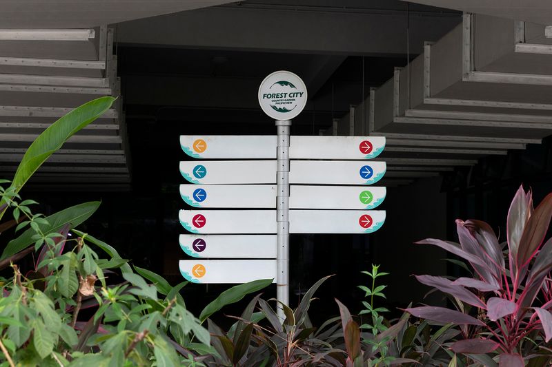 © Francesca Pompei - A road signal  without any indication outside a car park.