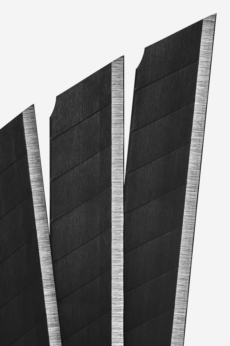 © Felix Schöppner - »Snap-off blades, black«, Inkjet print on fine art paper, artist frame, 40,1 x 50,2cm, Edition of 3 + 2AP, 2025