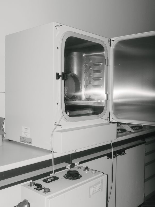 © Nick Somers - Incubation chamber with human cells under constant EMF exposure.