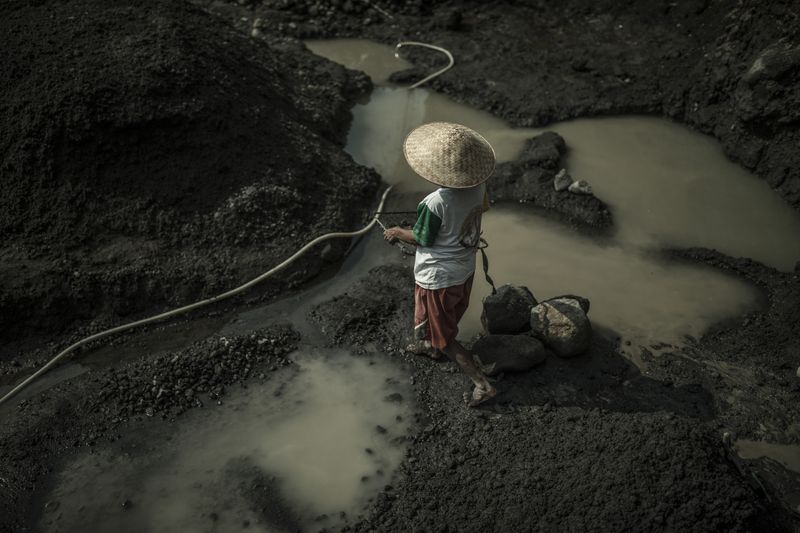 © Jordan Sirek - Image from the Covered In Ash photography project