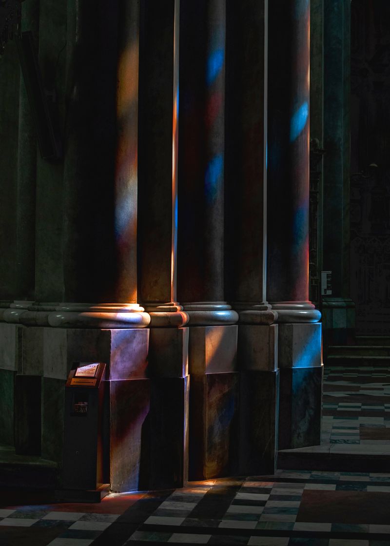 © Marta Szymanowska - Shadow is identified with the feminine yin, light with the masculine yang.