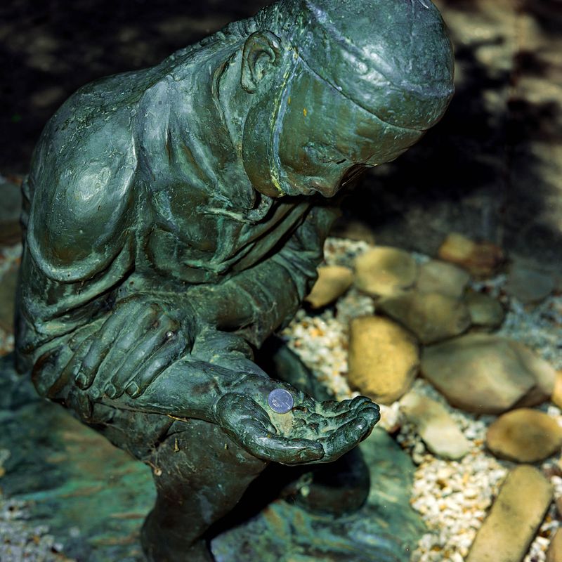 © Ming Liu - Statue of Chinese gold miner