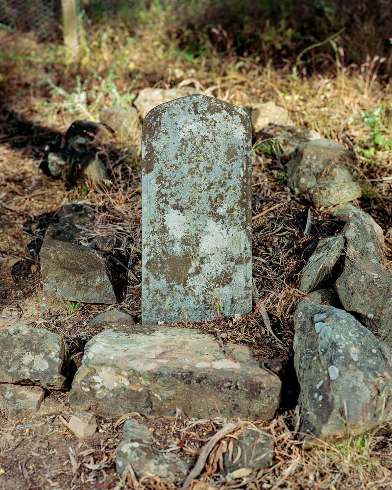 © Ming Liu - Chinese headstone