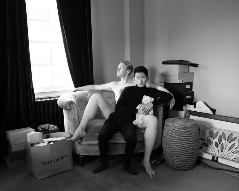 © Jeremy Chih-Hao Chuang - 14_Ephemeral Intimacy_24SUAU-Sitting in the grey button-back chair