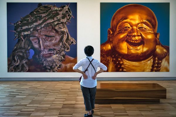 © José Reis - Between “Our gods” by Liu Xiaoxian at the Art Gallery of NSW in Sydney, Australia. (2014)