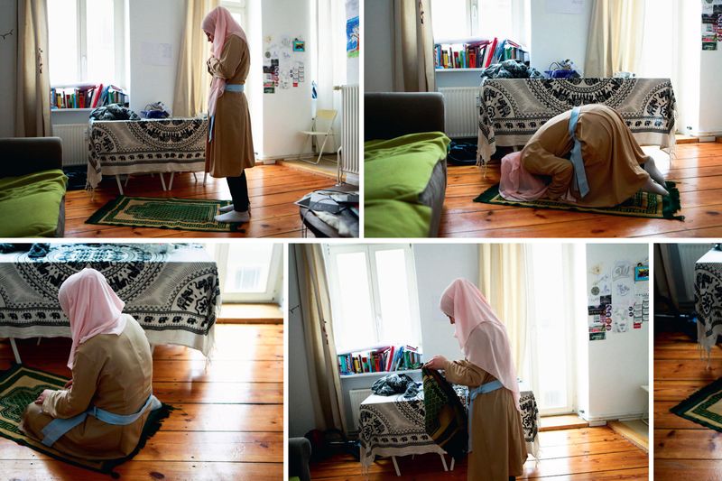 © Alexa Vachon - A player at home praying. Very observant, she prays five times a day, no matter where she is.