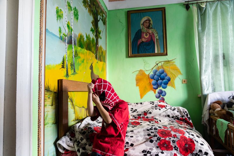 © Катя Москалюк - Image from the The Sense of Touch photography project