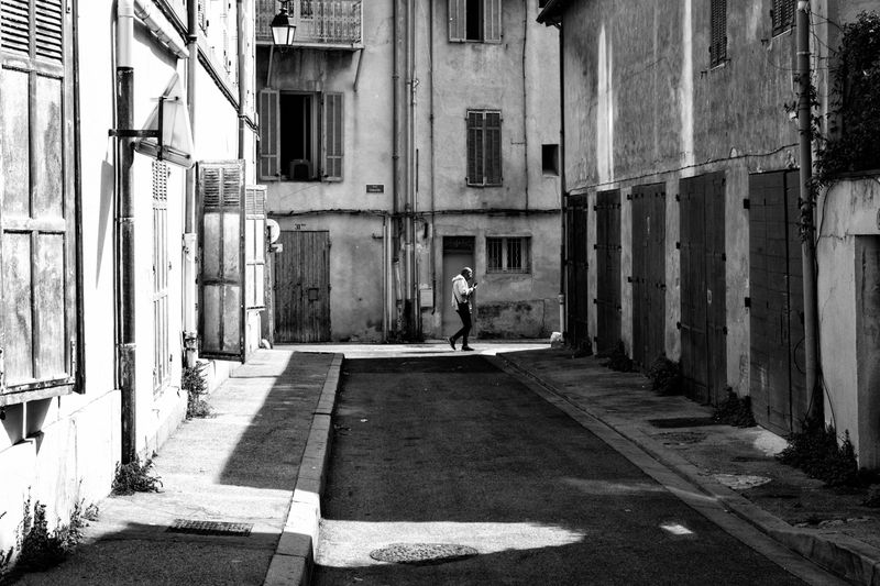 © Ken Dreyfack - Guy and Garage Doors (Aix-en-Provence)