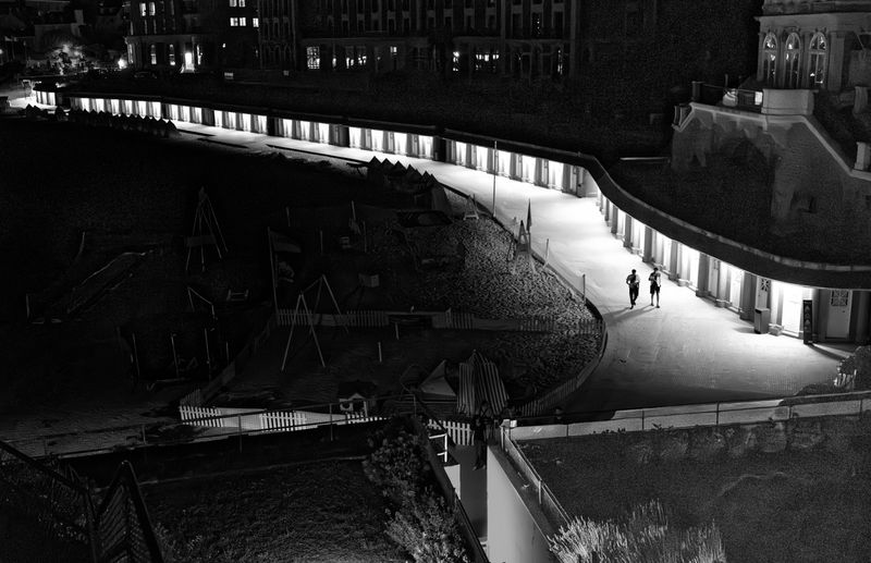 © Ken Dreyfack - Cabanes et plage (Bretagne)