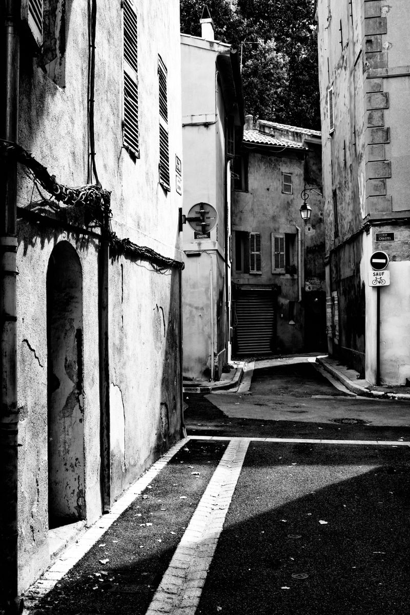 © Ken Dreyfack - Street Lamp (Aix-en-Provence)