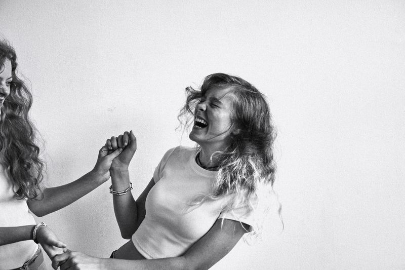 © Mari Sarai - Mari_Sarai_fourteen_Elouise & Sofia