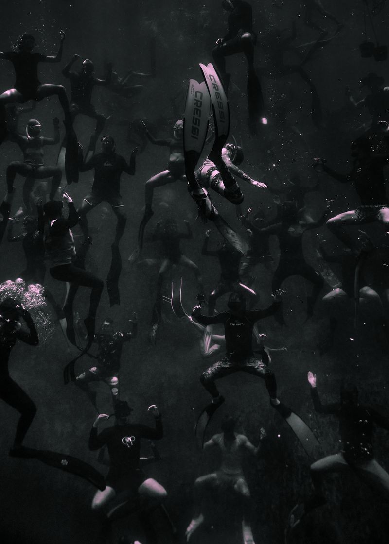 © Maddison Woollard - What On Earth | 80-plus freedivers performing the viral 'crab dance,' except for one lone diver who missed the memo