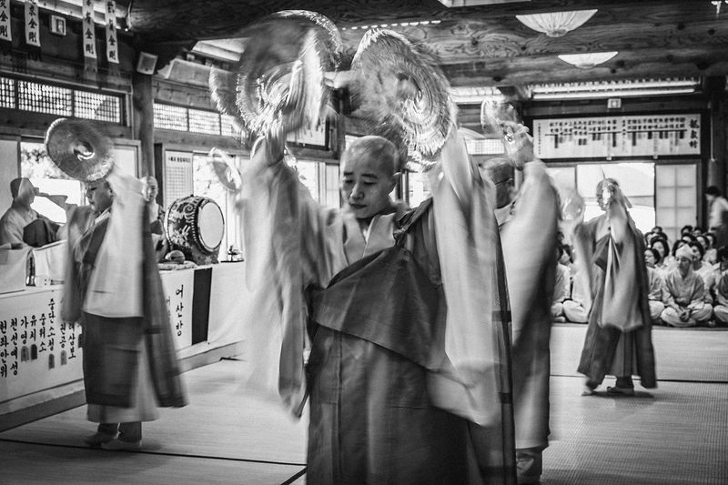 © Min A Choi - A dancer turns, cymbals in motion. Jingwansa Temple, 2026.