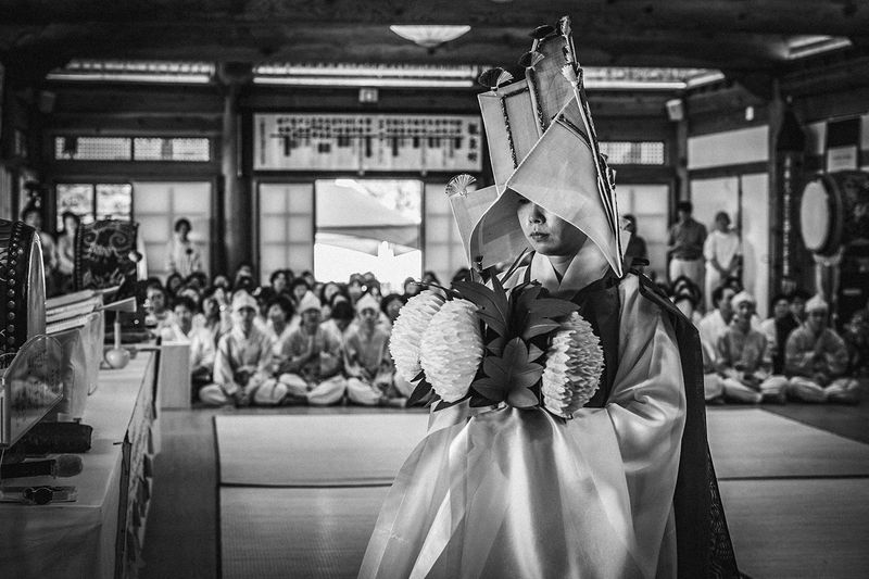 © Min A Choi - A dancer in ceremonial headdress, close. Jingwansa Temple, 2026.