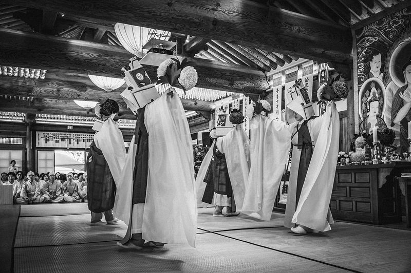 © Min A Choi - The Nabi dance, facing the altar. Jingwansa Temple, 2026.