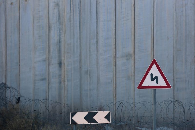 © Ursula Mindermann - Image from the The Wall - More than 650 miles violation of international laws photography project