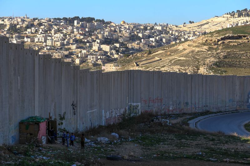 © Ursula Mindermann - Image from the The Wall - More than 650 miles violation of international laws photography project