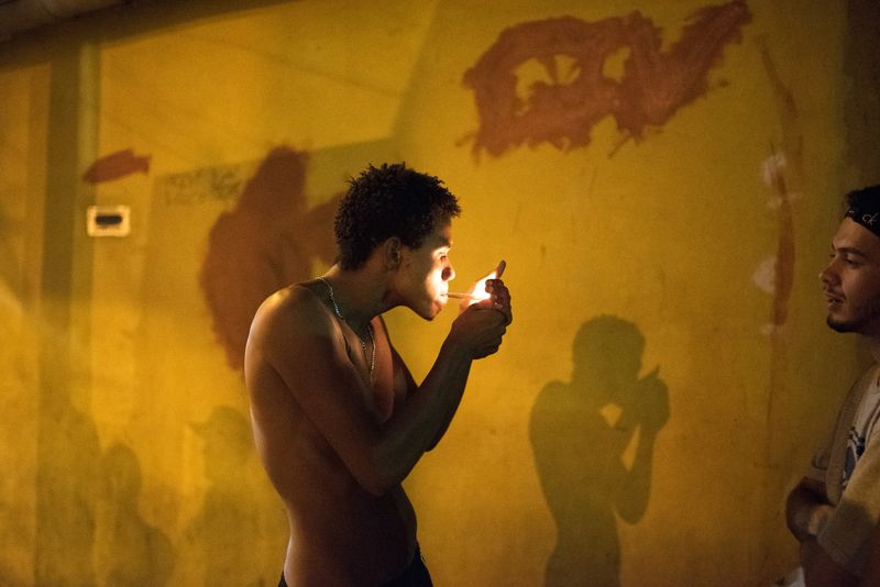 © Sabine van Wechem - Igor is smoking a joint with his friends.