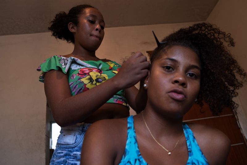 © Sabine van Wechem - Thay her hair is getting braids.