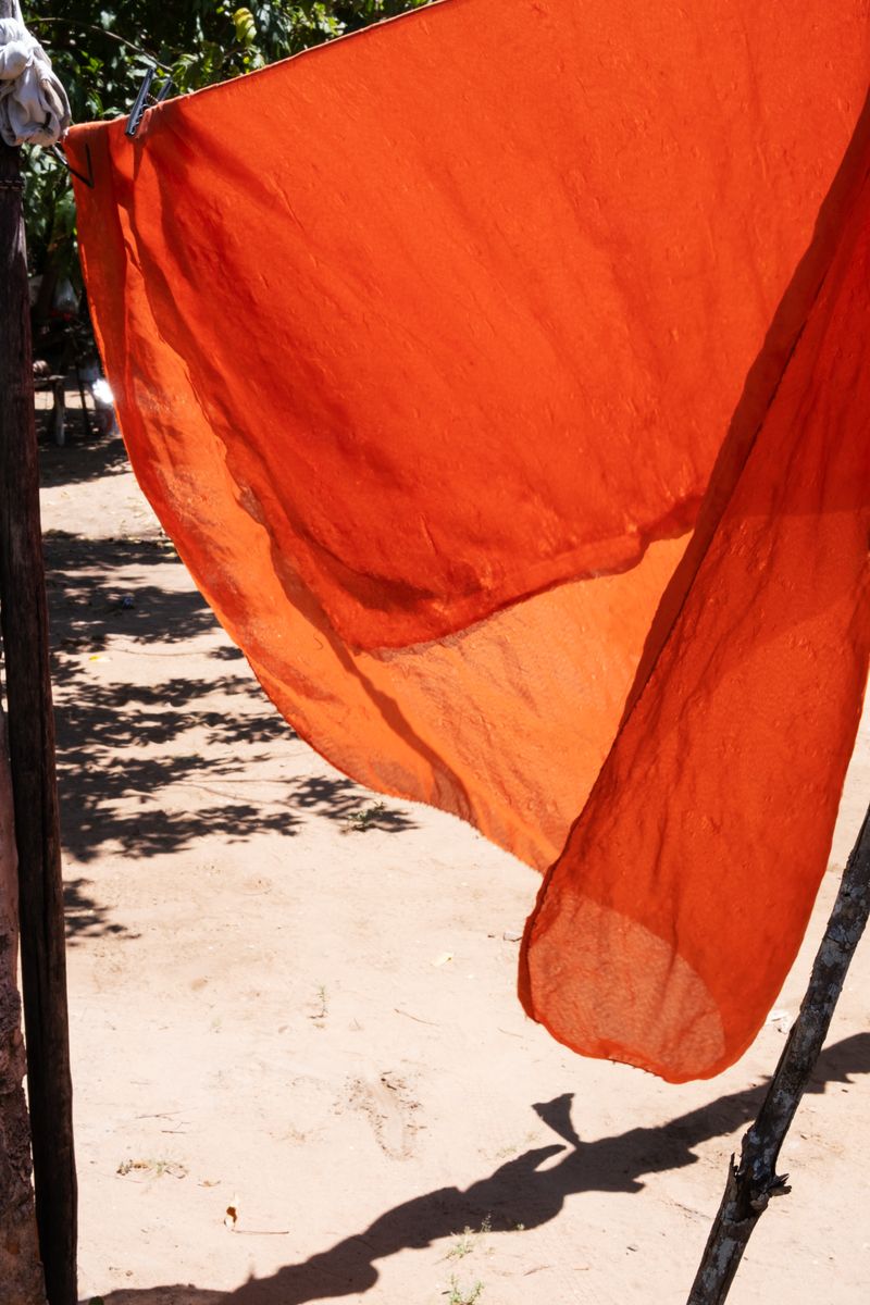 © Sabine van Wechem - The laundry dries quickly in the burning sun on the family land.
