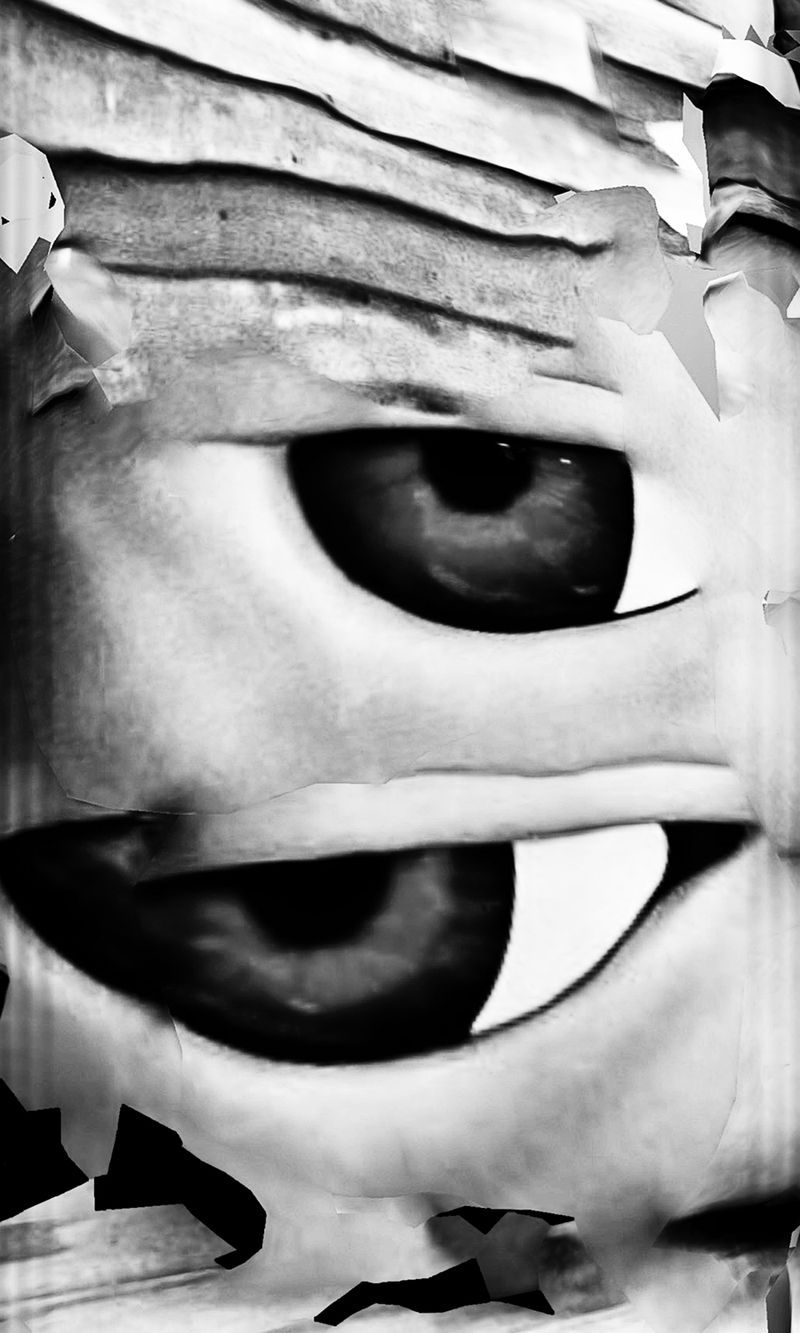 © Gene Chen - "Eyes" - In a public space in Bangkok, a huge sculpture of an unknown character captures the eye of passersby.