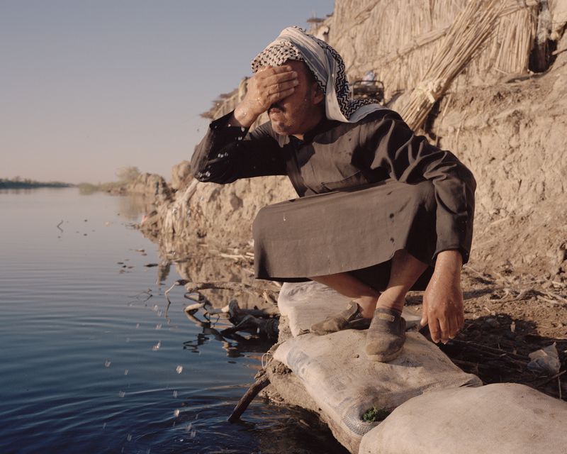 © Magnus Hove Johansson - Ahmed splashes water in his face to cool down.