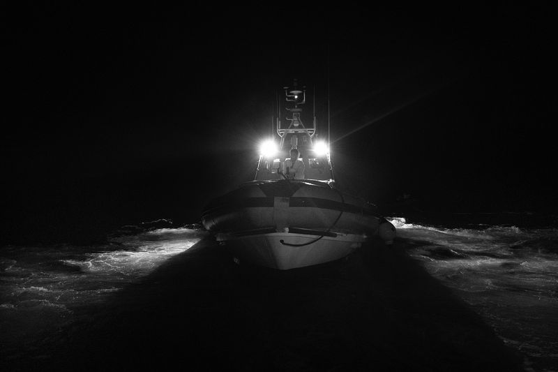 © Francesco Bellina - The Italian Coast Guard ship leaves the "Mare Jonio” ship after the "transhipment of shame".
