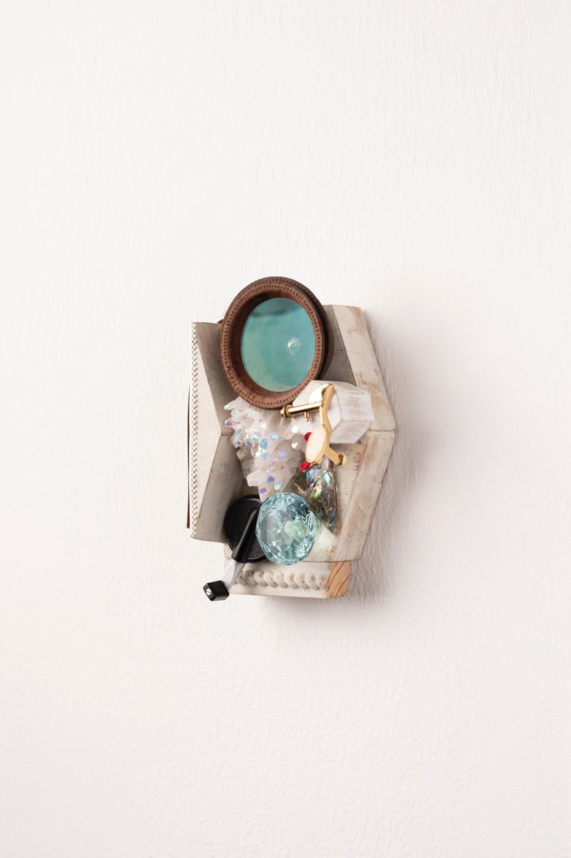© CLARA DE TEZANOS - Bird Scandal in the garden, Objets trouvés