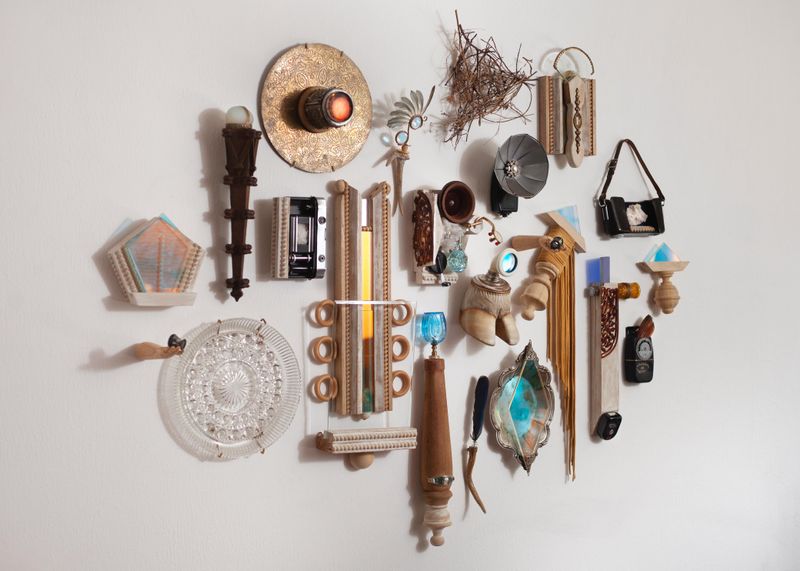 © CLARA DE TEZANOS - Scandal of Birds in the Garden, IInstallation of various pieces, leather, glass, natural resources, and antique cameras.