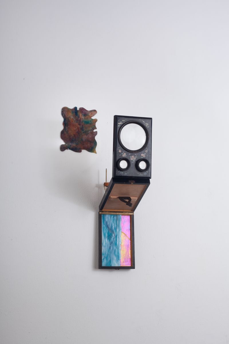 © CLARA DE TEZANOS - The Bipolarity of Things, Graphoscope and Glass