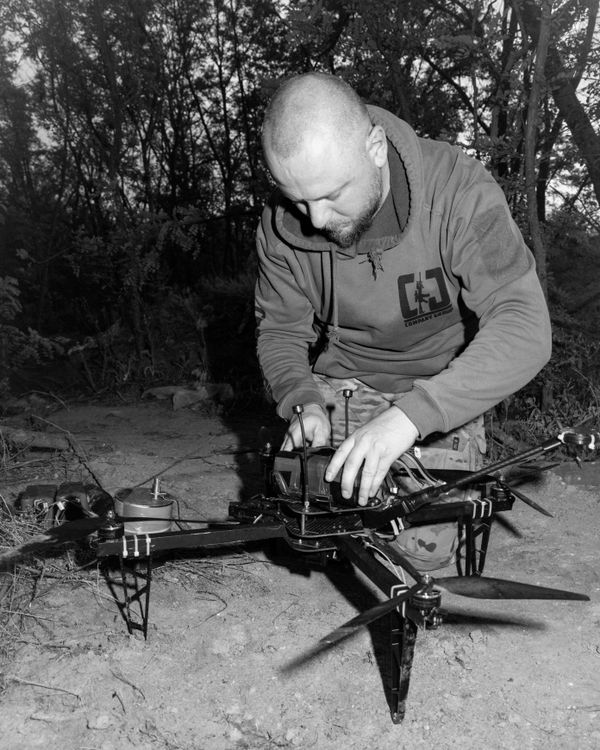 © David Hadland - Andriy preparing his FPV drone for its next mission. Zaporizhzhia Oblast, 2025.