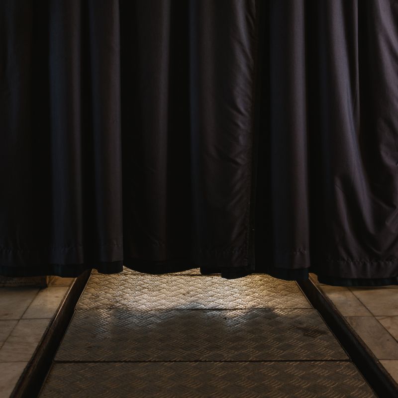 © Bárbara Monteiro - Crematorium curtain from the inside